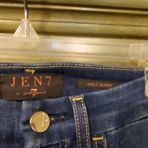 JEANS - Picture 2 of 7